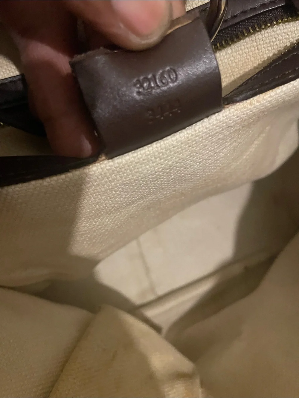 Gucci signature gg